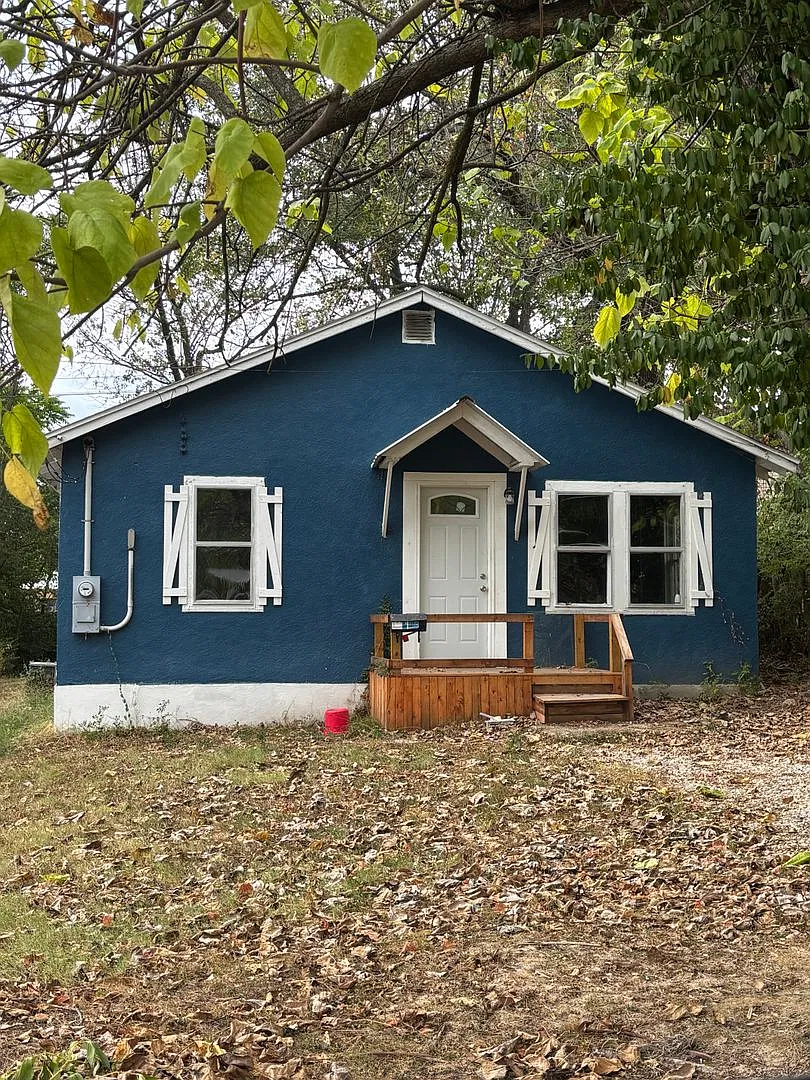 3 Bedroom 1 Bath House For Rent — Photo 2