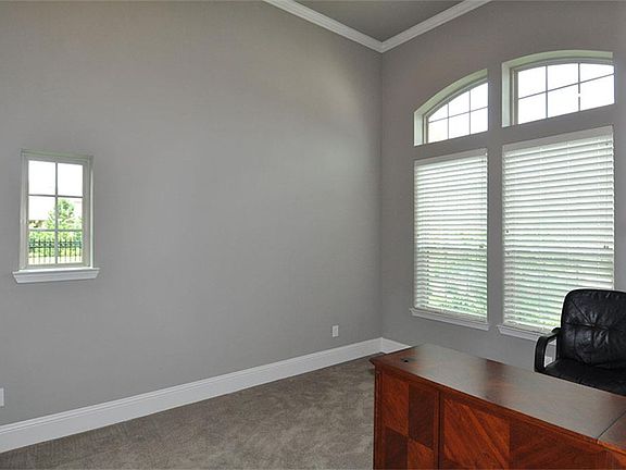 5th image of 1303 Stratford Way