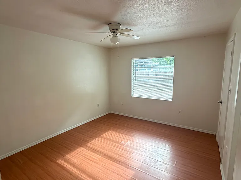 717 Angelina Ln — Photo 4