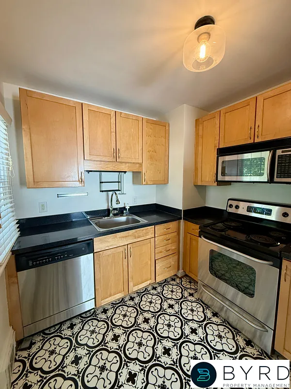 3 bed, 1.0 bath, 980 sqft, $2,495 — Photo 4