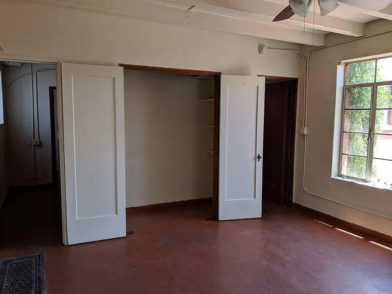 1040 N Campbell Ave — Photo 6