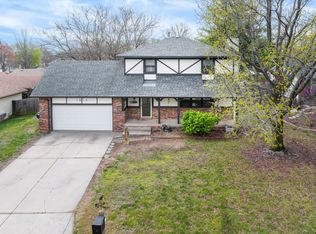 1613 E Maple St, Derby, KS 67037