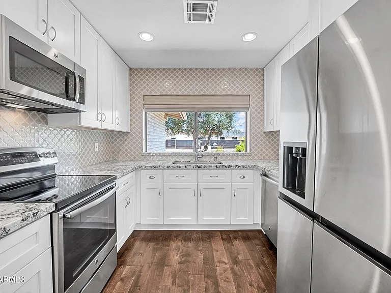 5219 E Winchcomb Dr — Photo 5