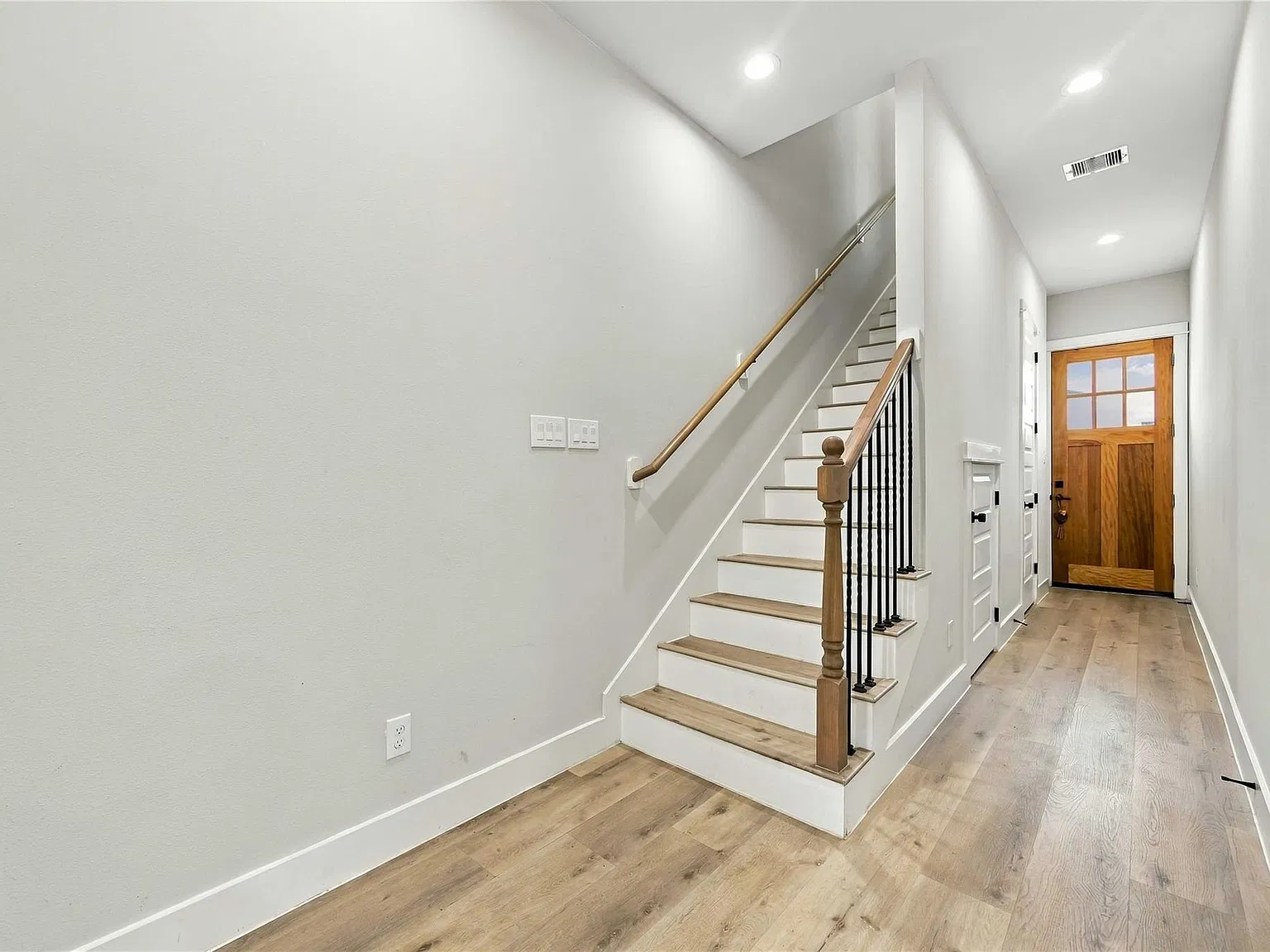 3 bed, 2.5 bath, 1685 sqft, $2,500 — Photo 4