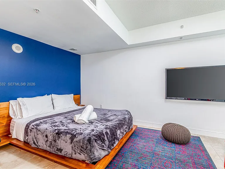 41 SE 5th St #706 — Photo 9