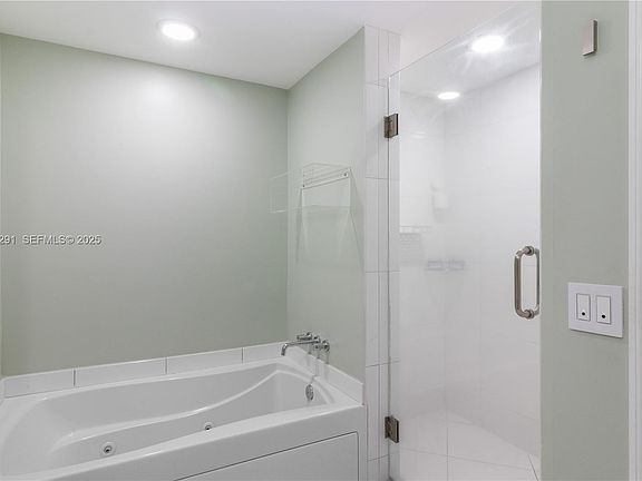 5th image of 55 SE 6th St #1308