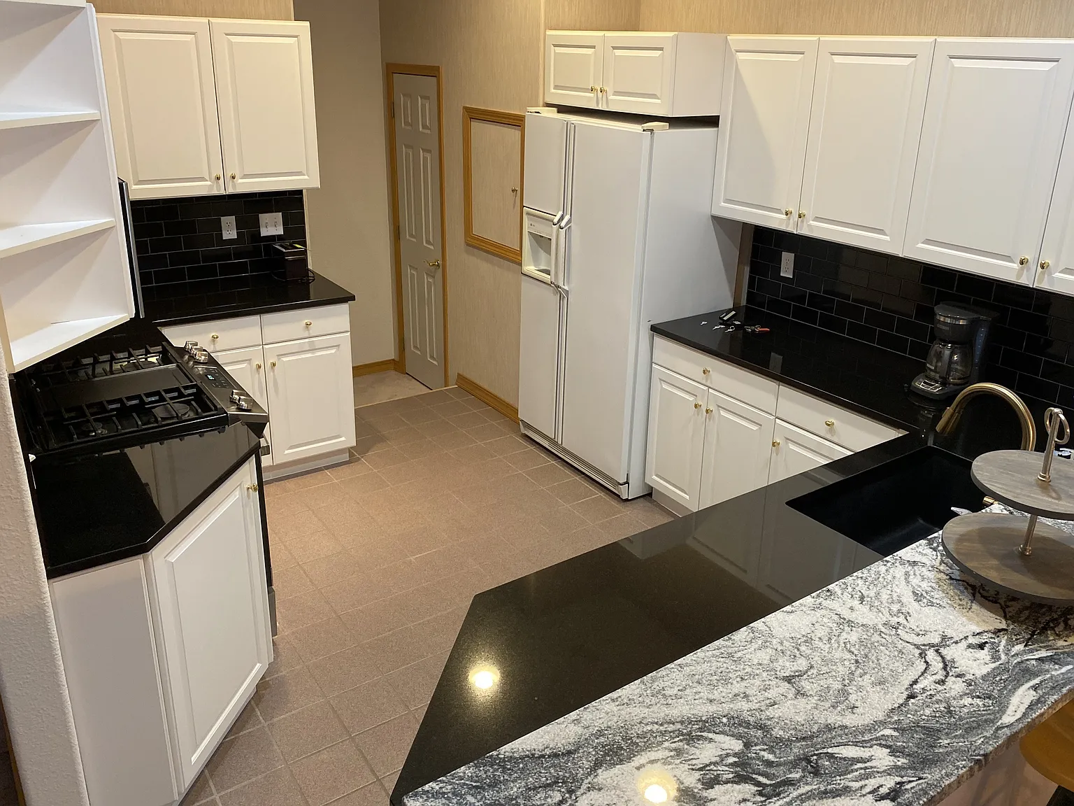 3 bed, 2526 sqft, $2,800 — Photo 2