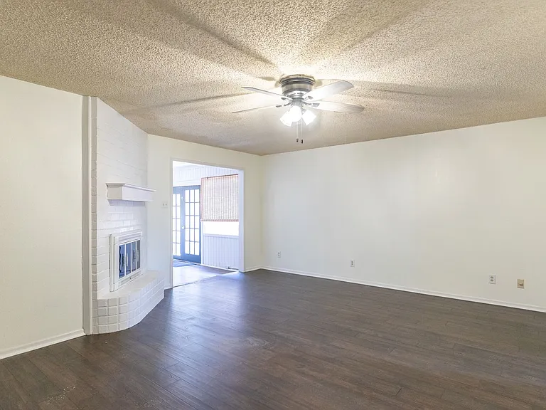 2601 Edgemont Dr — Photo 21