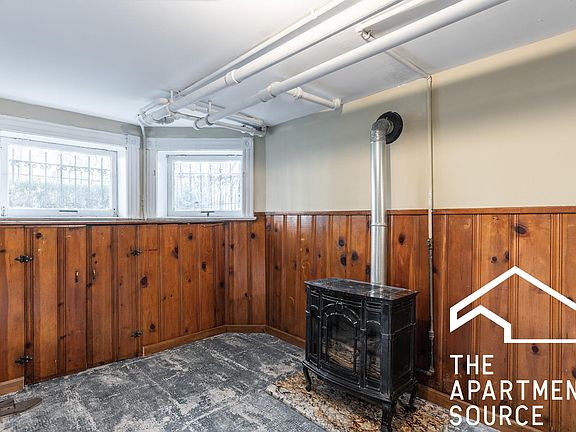 4th image of 916 N Hoyne Ave