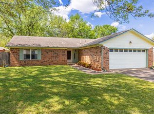1303 N Douglas Dr, Claremore, OK 74017