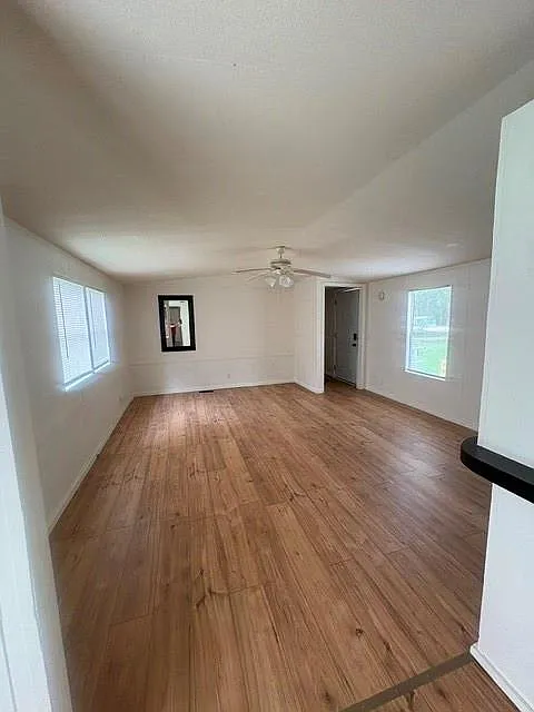 3 bed, 2.0 bath, 980 sqft, $1,350 — Photo 2