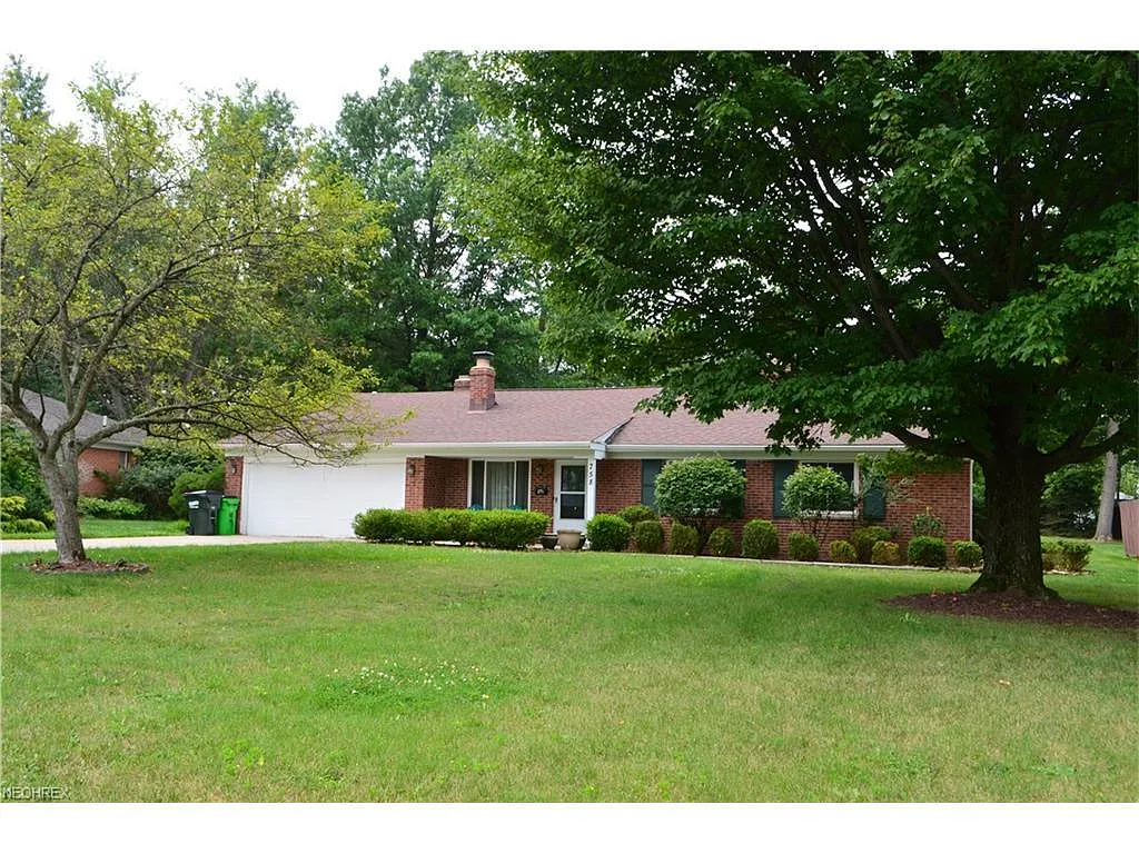 758 Esther Rd photo 1