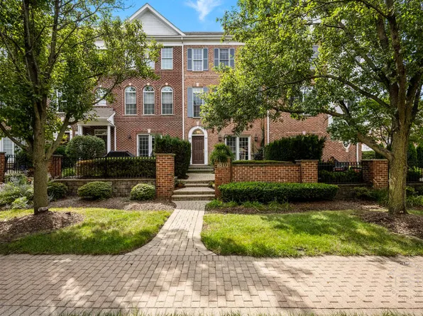 310 Big Rail Dr, Naperville, IL 60540