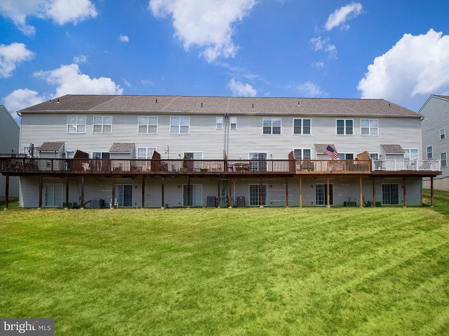 2 bed, 2.5 bath, 1832 sqft, $2,800 — Photo 3