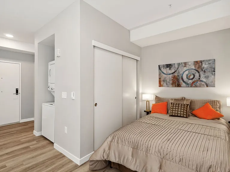 Divine Court Apartments — Photo 82