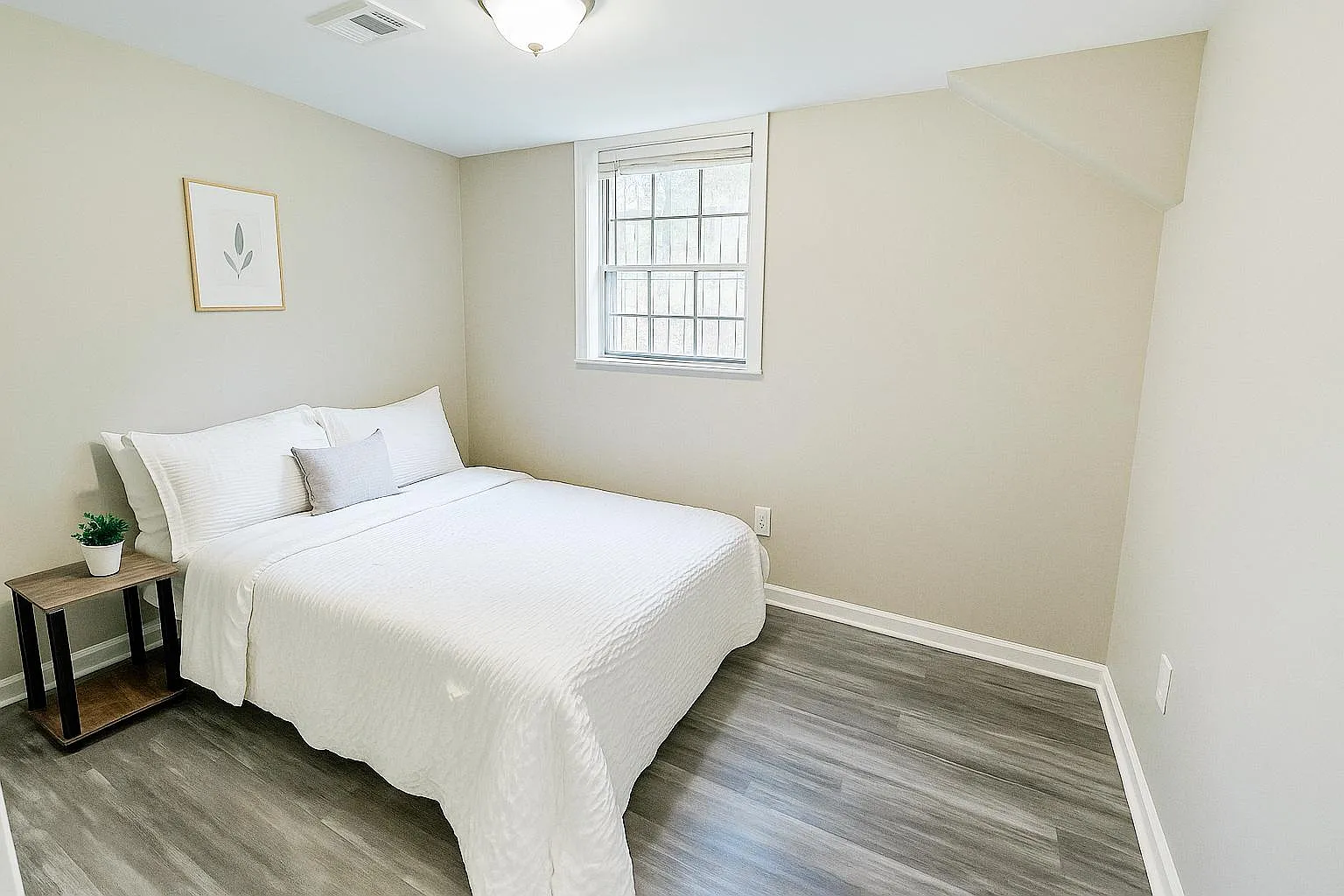 4 bed, 3.0 bath, 2100 sqft, $680 — Photo 1