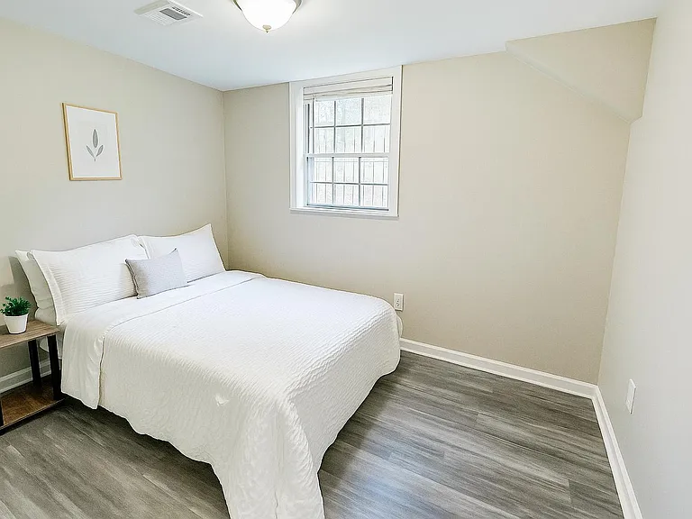Greenbriar Trl SW — Photo 1