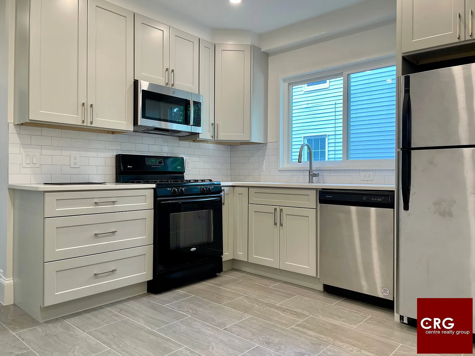 3 bed, 2.0 bath, 1000 sqft, $3,900 — Photo 2