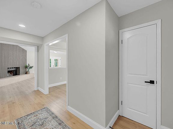 5th image of 2256 FOXWOOD Drive