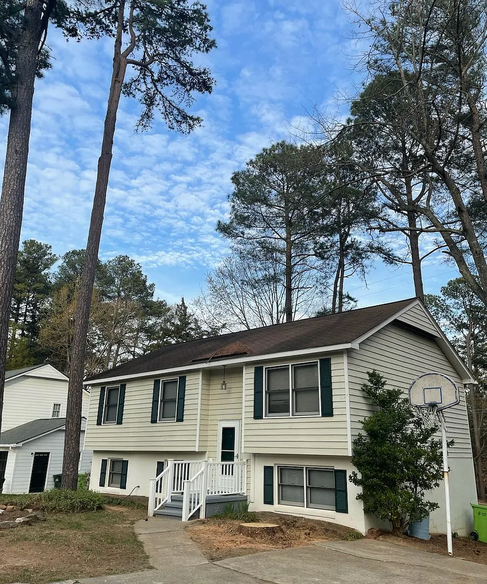 4 bed, 1955 sqft, $2,400 — Photo 1