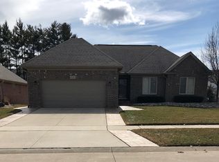 16130 Kingsway Dr, Macomb, MI