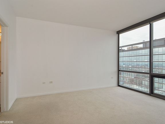 5th image of 860 W Blackhawk St Unit 2107