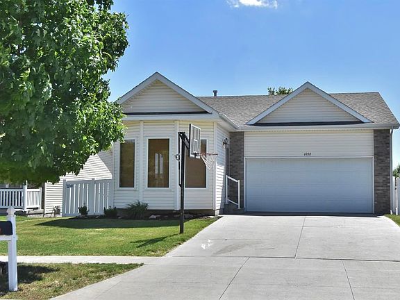 3rd image of 7222 Silverthorn Dr