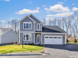 8 Woods View Ln, Shelton, CT