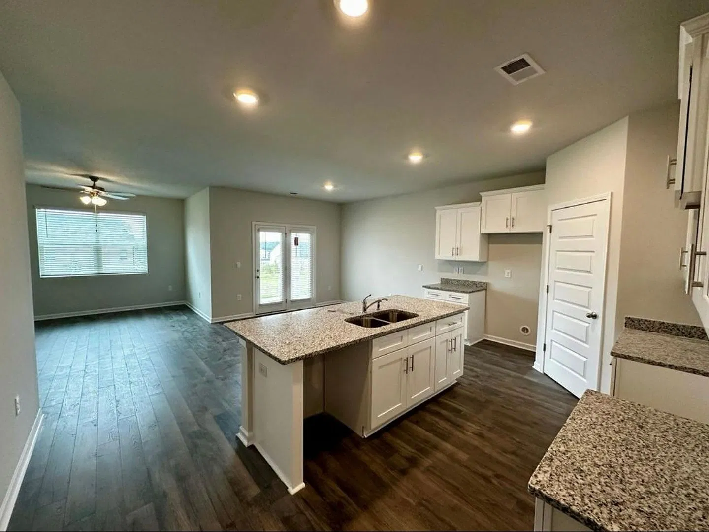 Spacious 4BR House in Grovetown — Photo 2