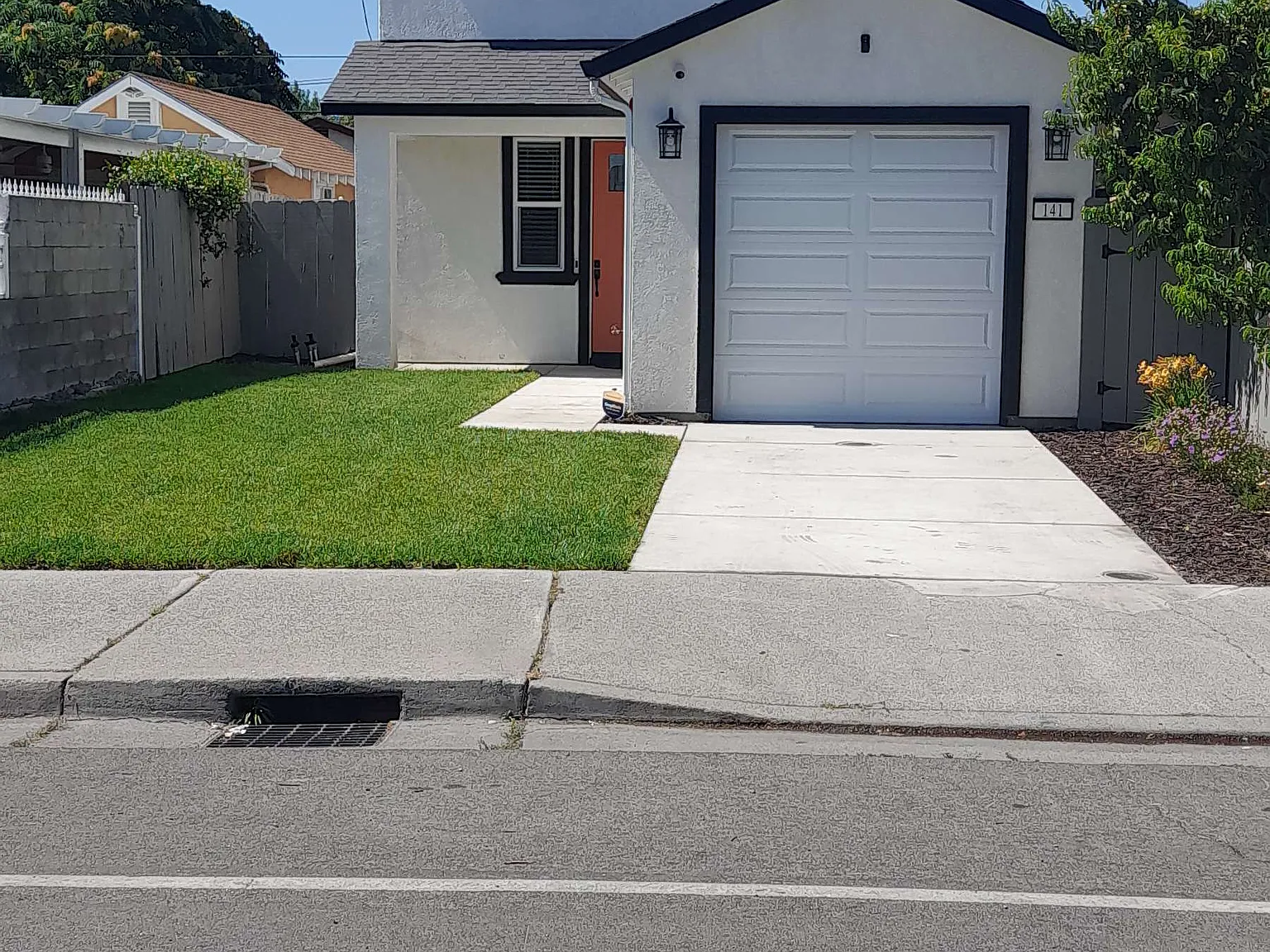 3 bed, 1886 sqft, $2,700 — Photo 1