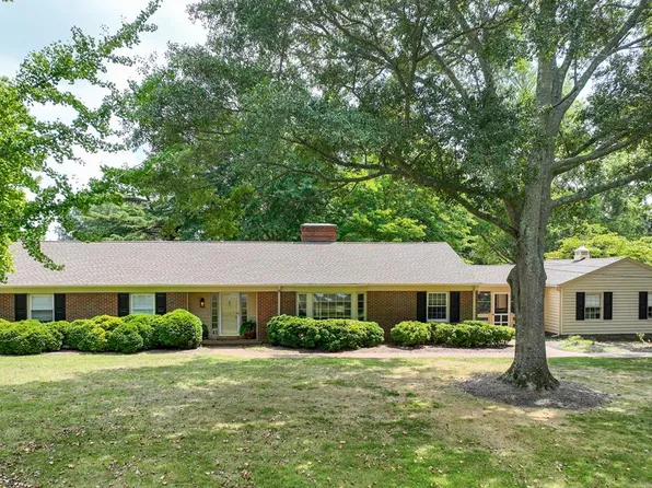 41 Ames St, Onancock, VA 23417