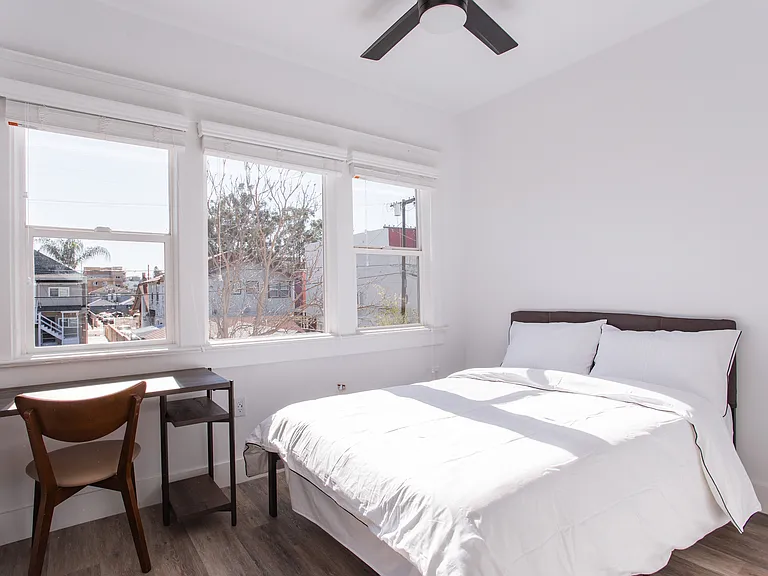 1160 W 37th St #5 — Photo 26