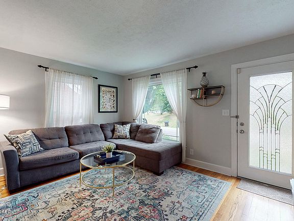 4th image of 1630 Deer Ln