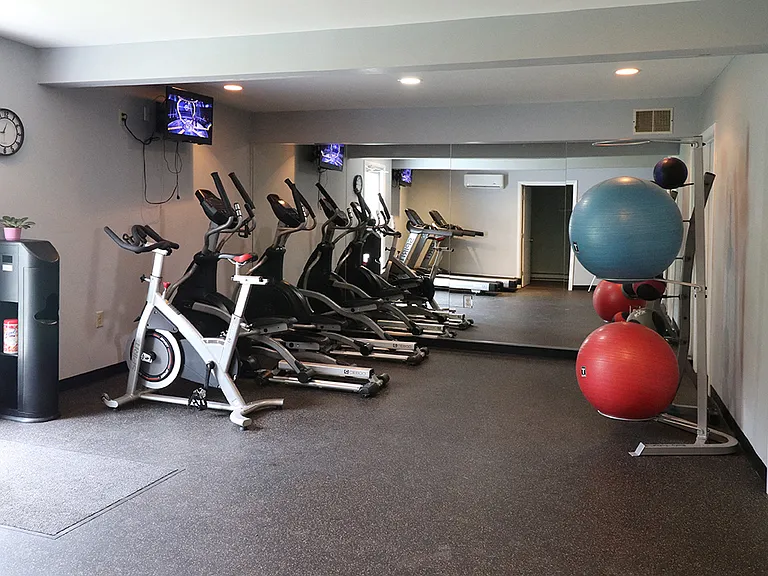 Laurelwood — Photo 8