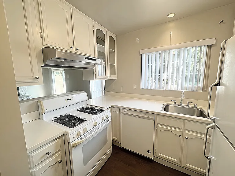 3915 Vineland Ave #1 — Photo 12