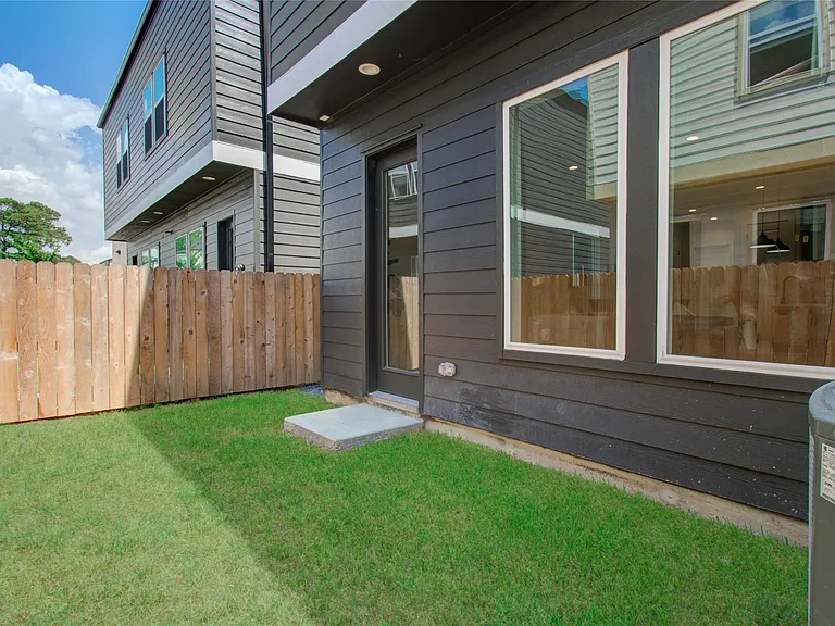 2626 W Tidwell Rd #B — Photo 6