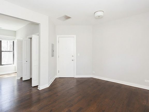 4th image of 1609 W Belle Plaine Ave #1601