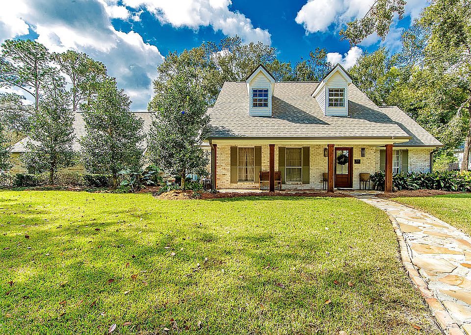 1st image of 301 Madewood Dr