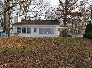2370 Oakwood Dr, Hillsdale, MI 49242