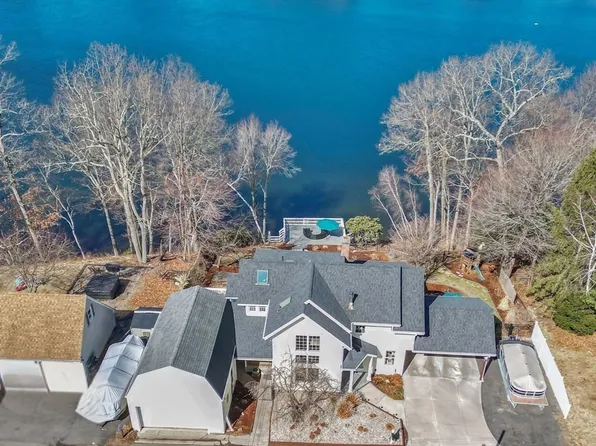 34 Grove St, Southwick, MA 01077