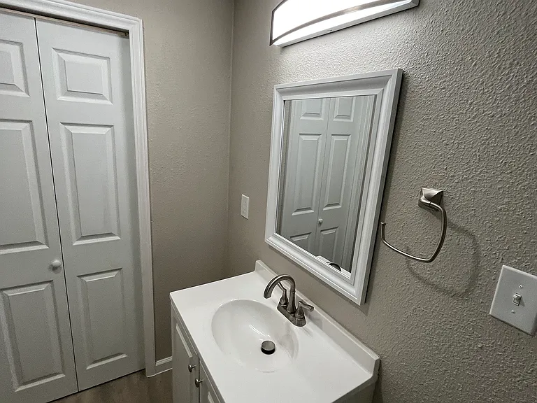 1215 H Pl — Photo 20