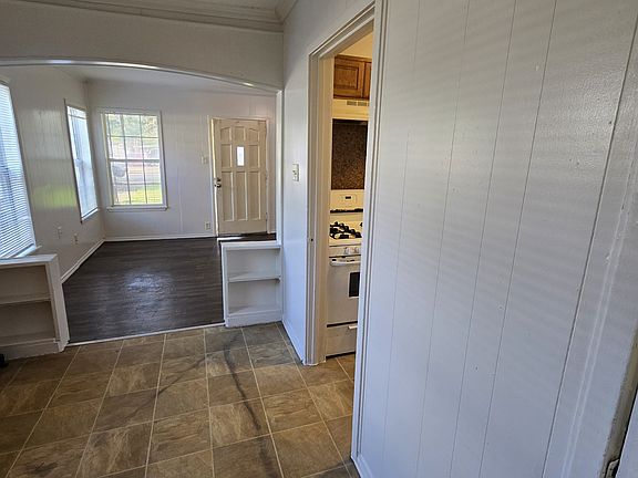 5th image of 207 W Francis Ave