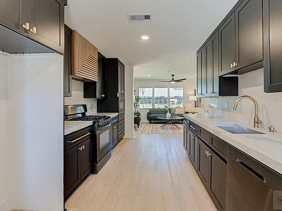 2nd image of 39 Willow Ln