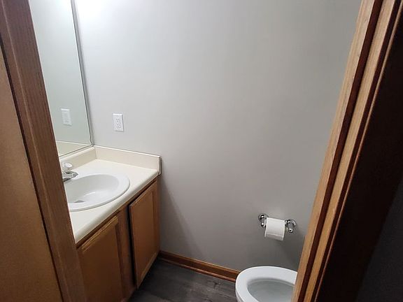 4th image of 1325 SE Delaware Ave APT 9