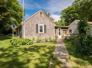 7 Henshaw Rd, Mattapoisett, MA 02739