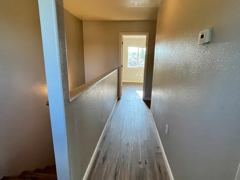 1183 N 14th St E — Photo 12