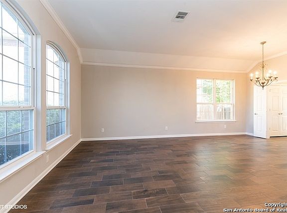2nd image of 1215 Links Ln