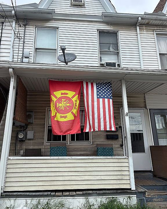 1st image of 29 E Elm St