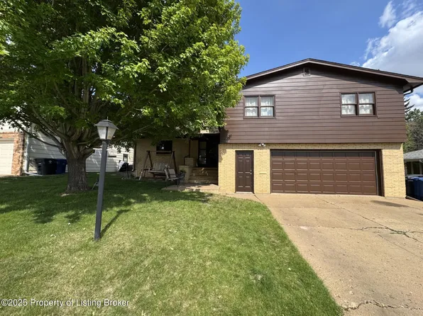 926 7th Ave W, Dickinson, ND 58601