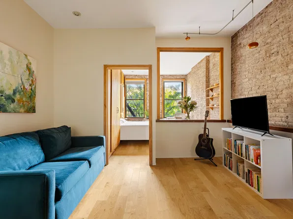 330 West 17th Street image 1 of 7
